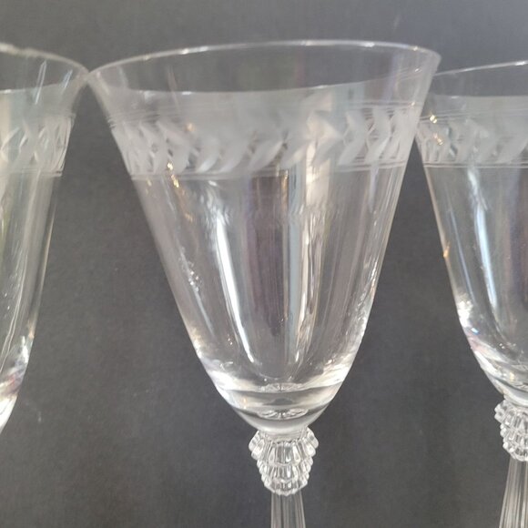 Set Of 4 Vintage Fostoria Laurel Etched Crystal Wine Glasses 7.5" - Picture 2 of 6